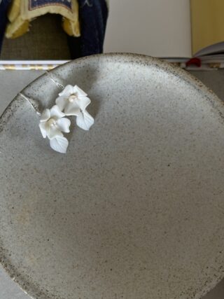 עגילי פרחים לבנים FLOWER 2